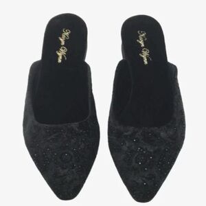 Kevyn Wynn Women's Black Gillian Crystal Velvet Slip-On Slipper Shoe